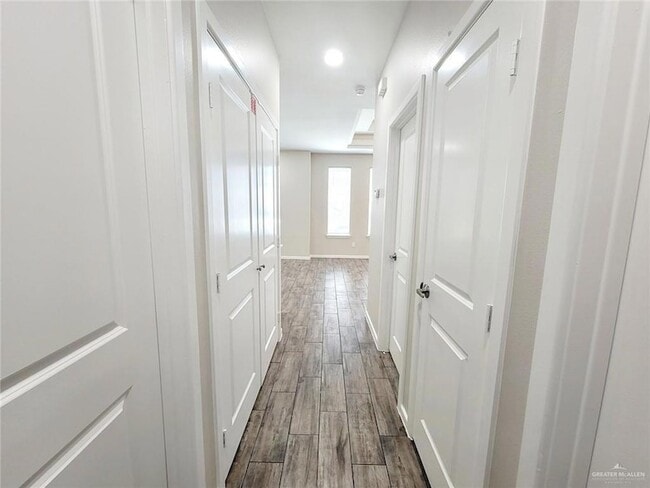 915 E Starr Rd in Mercedes, TX - Foto de edificio - Building Photo