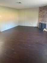 10106 Lost Trail St in Houston, TX - Building Photo