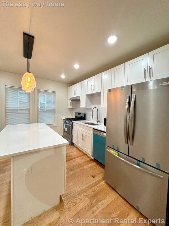9 Bartlett St in Somerville, MA - Building Photo
