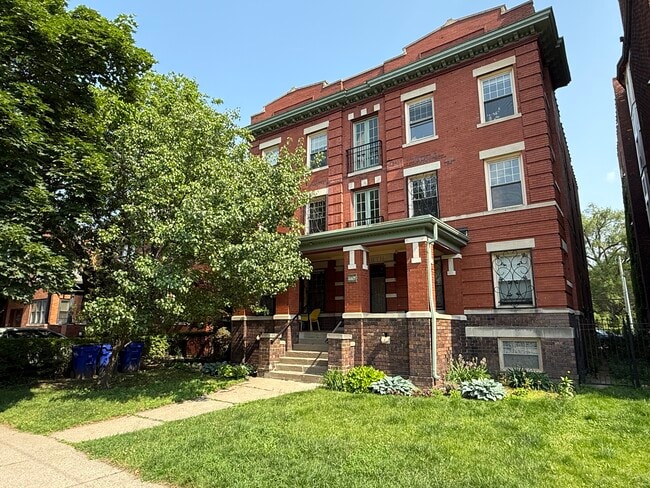 property at 469 W Willis St