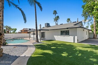 8631 E Osborn Rd in Scottsdale, AZ - Building Photo - Building Photo
