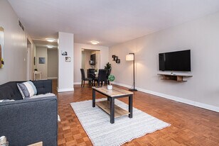 1272 Rue Redpath-Crescent in Montréal, QC - Building Photo
