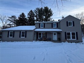 7667 Charlemont Dr in Manlius, NY - Building Photo