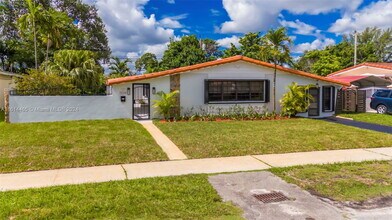 7150 SW 17th Terrace in Miami, FL - Foto de edificio - Building Photo