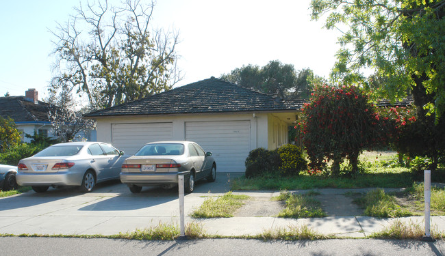 10040 Bianchi Way in Cupertino, CA - Foto de edificio - Building Photo