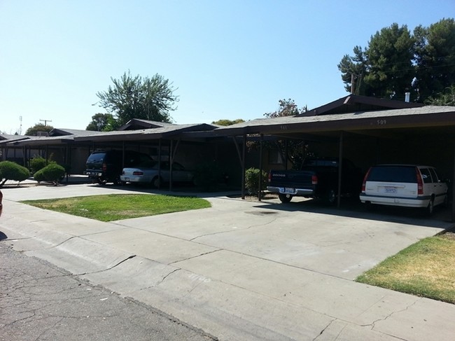 519-525 E Cypress Ave in Visalia, CA - Building Photo - Building Photo