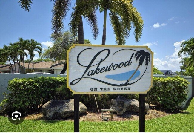 property at 5545 N Lakewood Cir