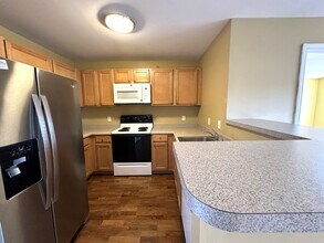 211 Central St in Norwood, MA - Foto de edificio - Building Photo