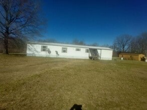310 Mathis Rd in Lonoke, AR - Foto de edificio - Building Photo