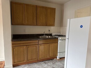 100 Division-Unit -1 A in Levittown, NY - Building Photo - Building Photo