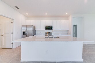 2354 Lancashire St in Davenport, FL - Foto de edificio - Building Photo