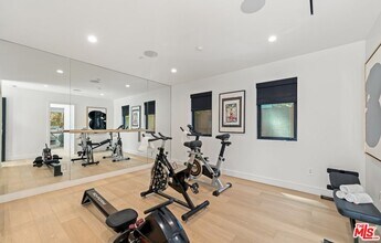 540 Westmount Dr in West Hollywood, CA - Building Photo - Building Photo