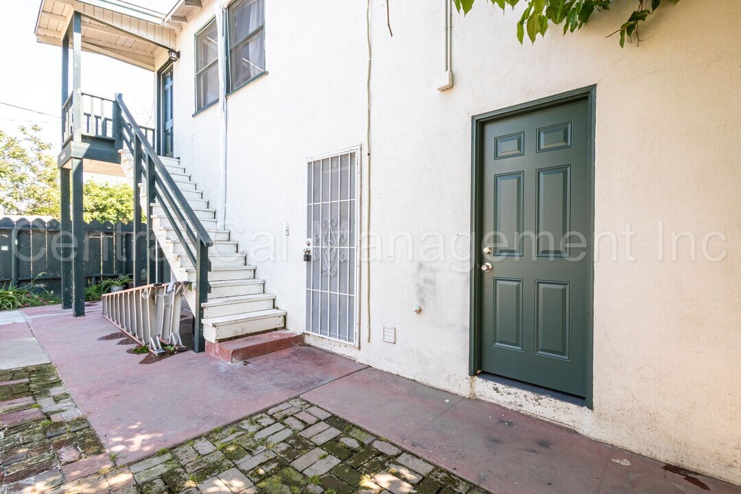 2825 Park Way in Bakersfield, CA - Building Photo