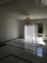 18 Six Rivers Cir in Sacramento, CA - Building Photo - Building Photo