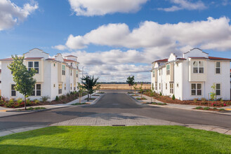 Hutchinson Green Apartments in Chico, CA - Building Photo - Building Photo