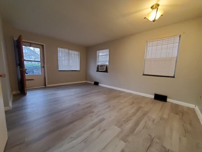 706 N Broadway St, Unit A