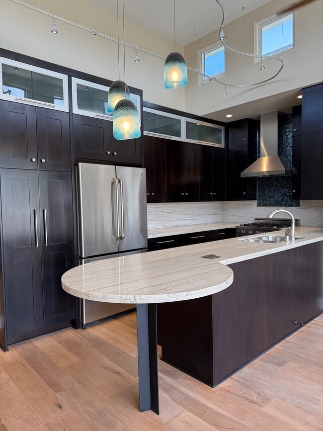 4960 Saratoga Ave in San Diego, CA - Building Photo - Building Photo