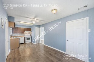 113 Gordon Dr in Terrell, TX - Building Photo
