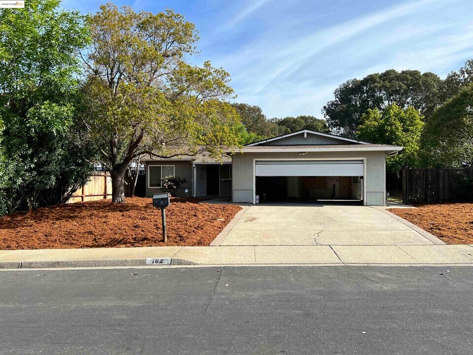 162 Riverside Dr in Bay Point, CA - Building Photo