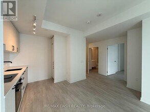 1 Quarrington Lane in North York, ON - Building Photo - Building Photo