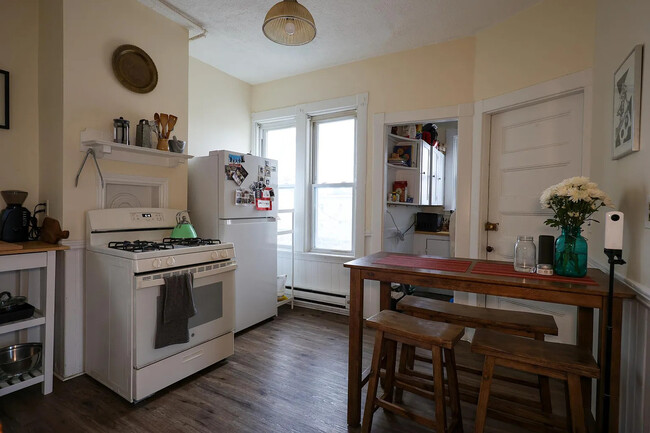 38 Jefferson St, Unit 3 in Cambridge, MA - Building Photo - Building Photo