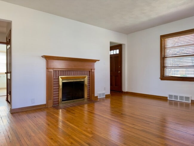 3105 Burrmont Rd in Rockford, IL - Building Photo - Building Photo