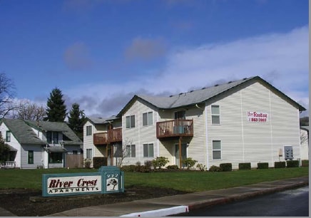 River Crest Apartments in Sheridan, OR - Foto de edificio - Building Photo