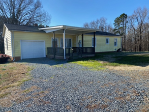 12591 Big Lick Rd in Stanfield, NC - Foto de edificio - Building Photo