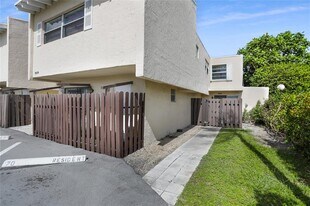 8841 NE 4th Avenue Rd in Miami Shores, FL - Building Photo