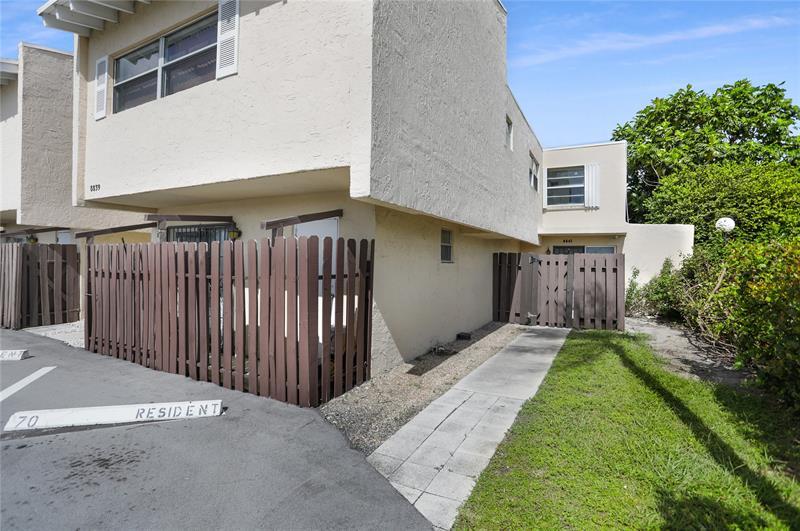 8841 NE 4th Avenue Rd in Miami Shores, FL - Building Photo