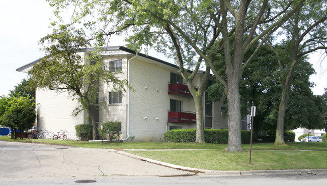 415 E Prospect Ave in Mount Prospect, IL - Building Photo - Building Photo