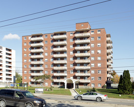 851 Queenston Rd in Hamilton, ON - Building Photo - Building Photo