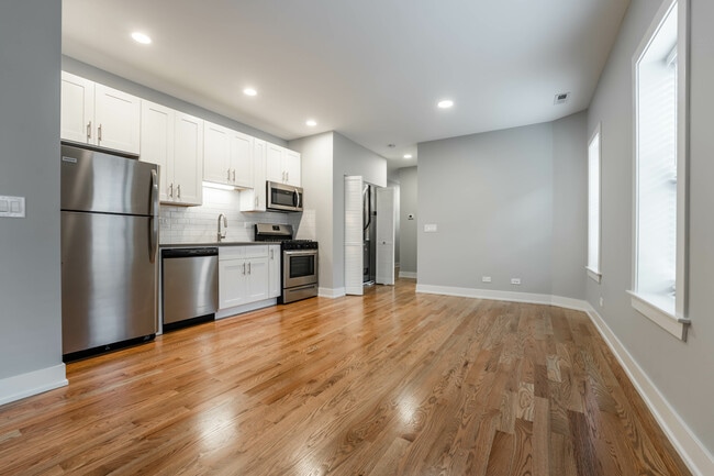 2121 N Sedgwick St, Unit 3 in Chicago, IL - Building Photo - Building Photo