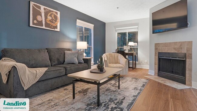 2000 E Lake Pkwy in Marietta, GA - Foto de edificio - Building Photo