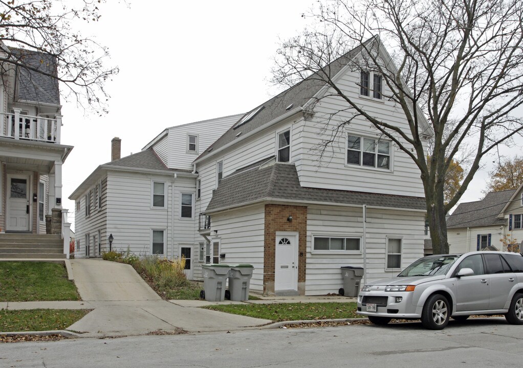 2450-2452 N Cramer St in Milwaukee, WI - Building Photo