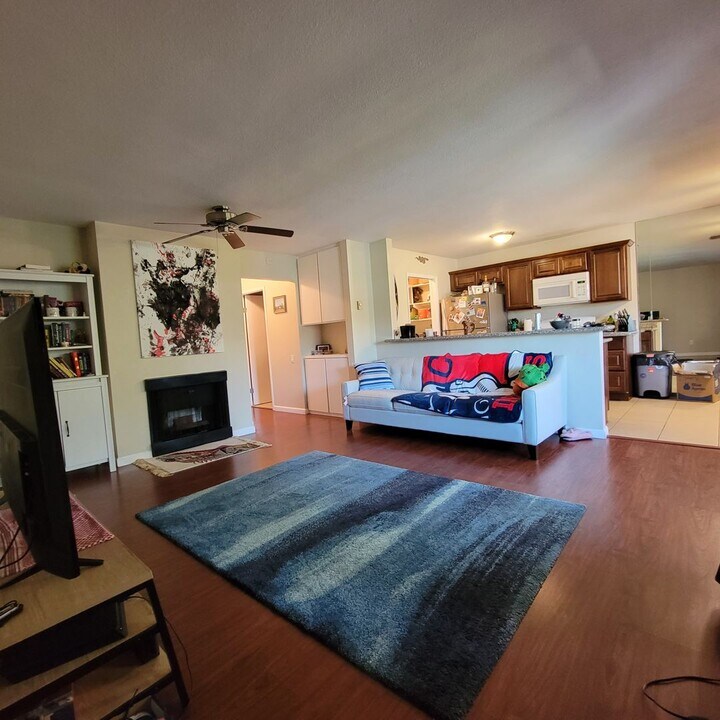 3287 Via Tonga in San Diego, CA - Foto de edificio
