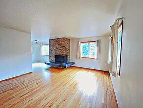 3385 SE 10th Ave in Portland, OR - Building Photo - Building Photo