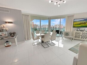 250 Sunny Isles Blvd, Unit 3-1001 in Sunny Isles Beach, FL - Foto de edificio - Building Photo