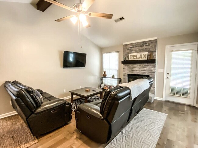 108 Betty Garrett Dr in Madison, AL - Building Photo - Building Photo