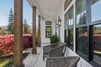 1810 Quail Ct in St Helena, CA - Building Photo - Building Photo