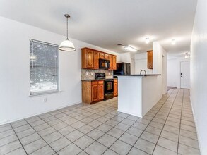 301 Honeysuckle Ct in Red Oak, TX - Building Photo - Building Photo