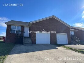 132 Garnet Dr in Nicholasville, KY - Building Photo