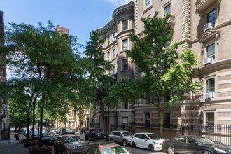 303 W 80th St in New York, NY - Building Photo - Building Photo