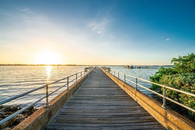 1700 Park St N in St. Petersburg, FL - Building Photo - Building Photo