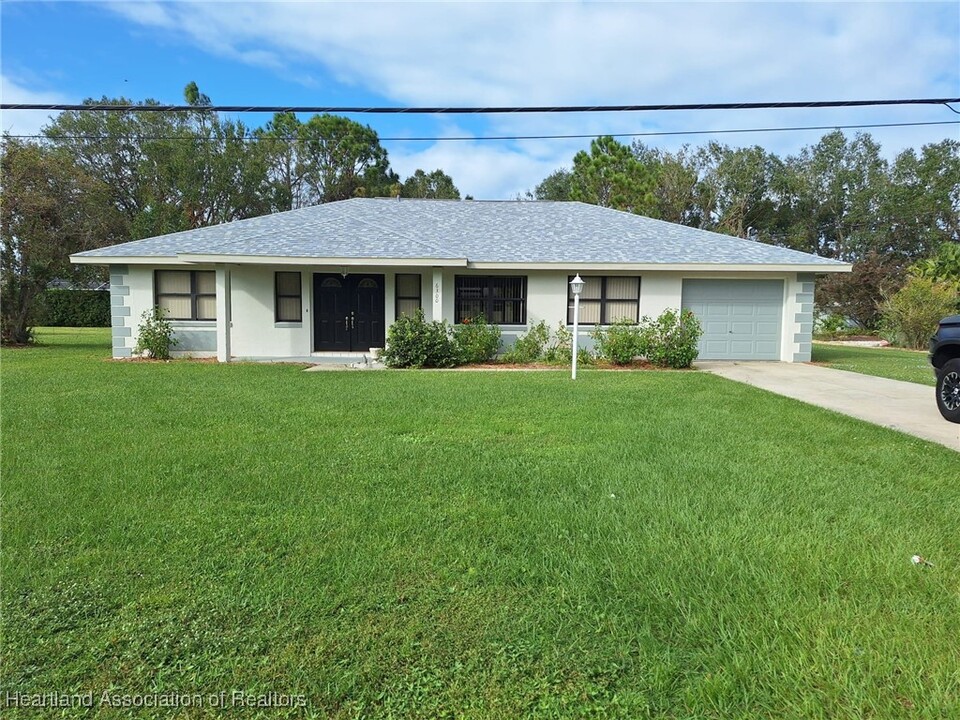 6300 Granada Blvd in Sebring, FL - Building Photo