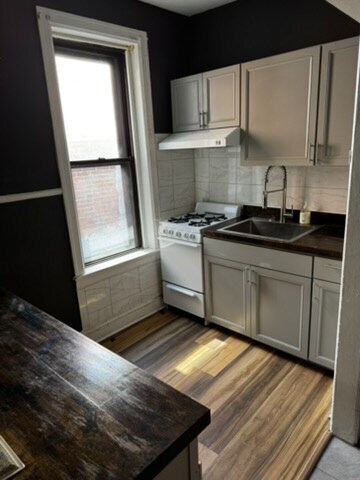 4403 Chestnut St in Philadelphia, PA - Building Photo
