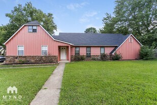 6827 Starkenburg Ln in Memphis, TN - Building Photo