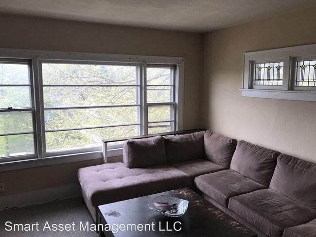 5900 W Wells St in Wauwatosa, WI - Building Photo - Building Photo