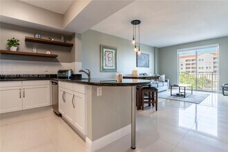 7270 SW 88th St in Kendall, FL - Foto de edificio - Building Photo