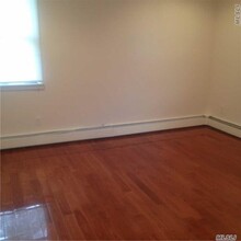 23 Sands Point Rd-Unit -2 in Port Washington, NY - Building Photo - Building Photo